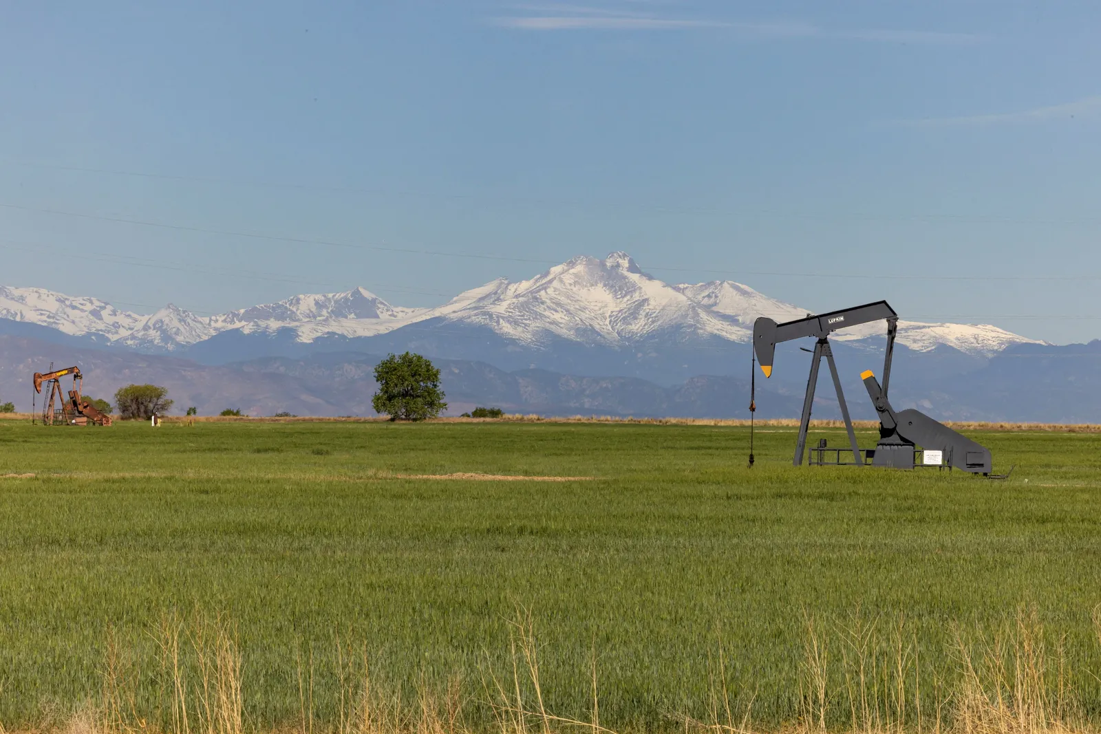Saudi Arabia offers crude via Oman as oil prices fall